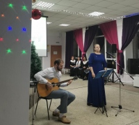Жители поселка Корфовский услышали «Рождества волшебные мгновения»