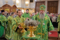 В праздник Входа Господня в Иерусалим владыка Артемий совершил праздничное Богослужение в Спасо-Преображенском соборе