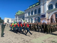 Хабаровский священник принял участие в торжественной встрече студентов, вернувшихся с БАМа