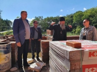 Владыка Артемий посетил строящийся храм