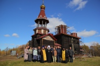 Митрополит Артемий освятил купола строящегося храма в честь новомученицы Екатерины Арской