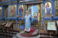 В праздник Успения Пресвятой Богородицы владыка Артемий совершил Божественную литургию в Градо-Хабаровском соборе Успения Божией Матери