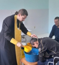 Подопечные центра социальной адаптации приняли Таинство Крещения