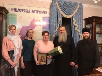 Митрополит Артемий поздравил с днем рождения главного бухгалтера епархии