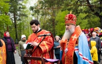 В день Радоницы правящий архиерей совершил панихиду на Центральном кладбище Хабаровска