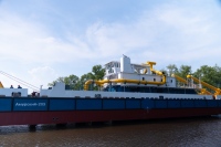 Митрополит Артемий освятил несамоходный землесос «Амурский-203»