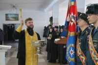 Священник благословил спасателей перед новым учебным периодом