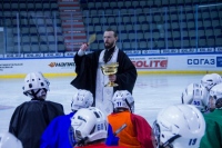 Хабаровские священники окропили святой водой «Платинум арену» в праздник Крещения Господня