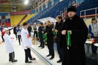 В преддверии чемпионата мира по хоккею с мячом митрополит Владимир вручил памятные награды воспитанникам детских домов