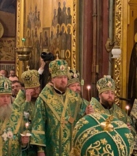 В канун дня памяти преподобного Сергия Радонежского митрополит Владимир сослужил митрополиту Киевскому и всея Украины Онуфрию за всенощным бдением в Троице-Сергиевой лавре