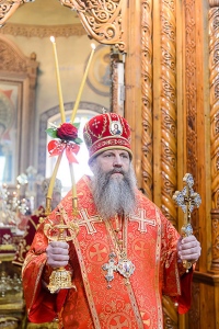 Митрополит Артемий помолился в кафедральном соборе Караганды