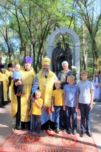 День святых Петра и Февронии: Крестный ход, молебен и награждение семей