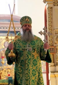 В праздник Входа Господня в Иерусалим митрополит Артемий совершил Божественную литургию в Спасо-Преображенском соборе