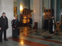 С высоты небеснаго жилища Своего