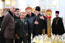Военная делегация Северной армии Сухопутных сил самообороны Японии посетила Спасо-Преображенский кафедральный собор. 12 марта 2014 года