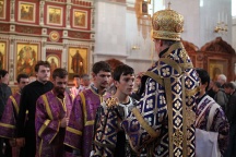 Крестовоздвиженье. Всенощное бдение в Спасо-Преображенском соборе г.Хабаровска. 26 сентября 2011г.