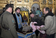 Пояс Пресвятой Богородицы в Покровском храме. г. Уссурийск. 1 ноября 2011 года.