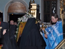 Пояс Пресвятой Богородицы в Покровском храме. г. Уссурийск. 1 ноября 2011 года.