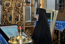 Пояс Пресвятой Богородицы в Покровском храме. г. Уссурийск. 1 ноября 2011 года.