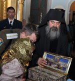 Пояс Пресвятой Богородицы в Покровском храме. г. Уссурийск. 1 ноября 2011 года.