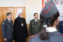 Глава Приамурской митрополии поздравил выпускников Хабаровского центра профессиональной подготовки УМВД. 16 декабря 2011 г.