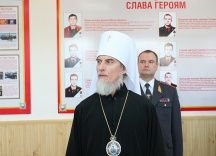 Глава Приамурской митрополии поздравил выпускников Хабаровского центра профессиональной подготовки УМВД. 16 декабря 2011 г.
