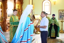 Награждение правящим архиереем строителей храма преп. Серафима Саровского г. Хабаровска. 19 июня 2015 г.