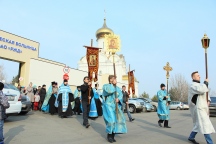 Праздничный крестный ход по прилегающему к Елизаветинскому храму микрорайону. 4 ноября 2015 года
