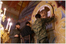 Подготовка домового храма семинарии к престольному празднику (10 апреля 2009 года)