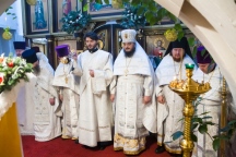 Божественная литургия в храме в честь преподобных отцов Киевских в Свято-Успенском архиерейском подворье 11 января 2017 г.