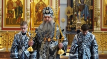 Вечерня с выносом Плащаницы в Спасо-Преображенском кафедральном соборе 18 апреля 2020 г.