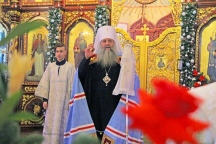 В неделю по Рождестве Христовом владыка Артемий совершил Божественную литургию в Христорождественском соборе 8 января 2023 года